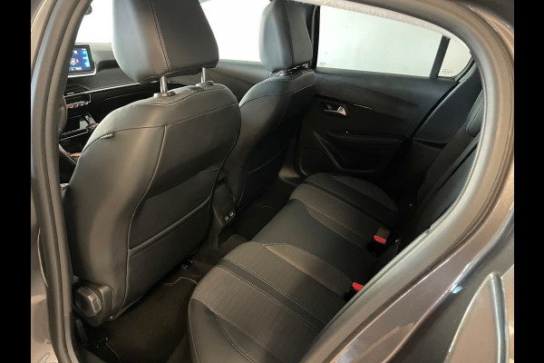 Peugeot 208 1.2 PureTech Allure 100PK AIRCO NAVI CRUISE APPLE CARPLAY VELGEN CAMERA PRIVACY GLAS NIEUWSTAAT