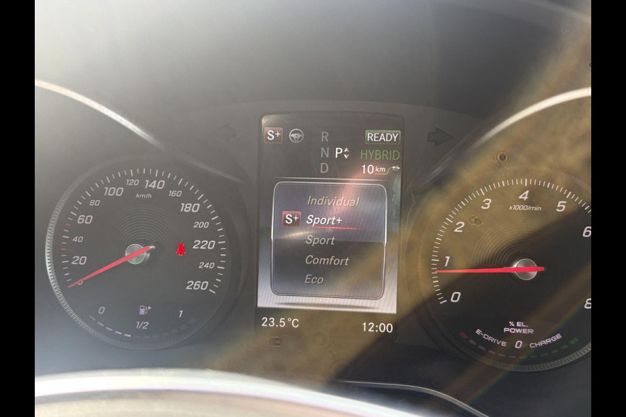 Mercedes-Benz GLC 350e 4MATIC Premium Plus | AMG Pakket | Trekhaak | Panoramadak | Elek. Verstelbare Stoelen | Luchtvering |