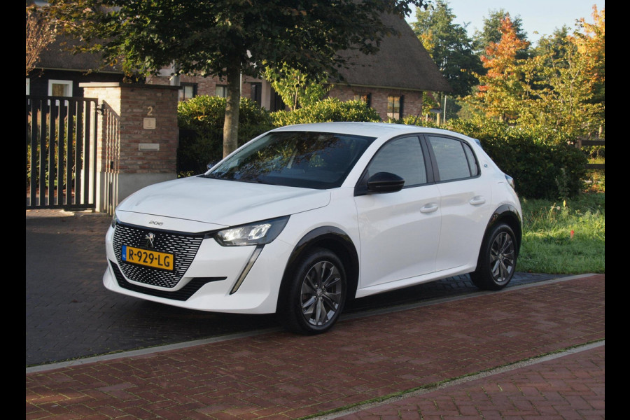 Peugeot e-208 EV Pack 50 kWh | Apple Carplay | Parkeersensoren | Navi | Cruise Control | NL-Auto |