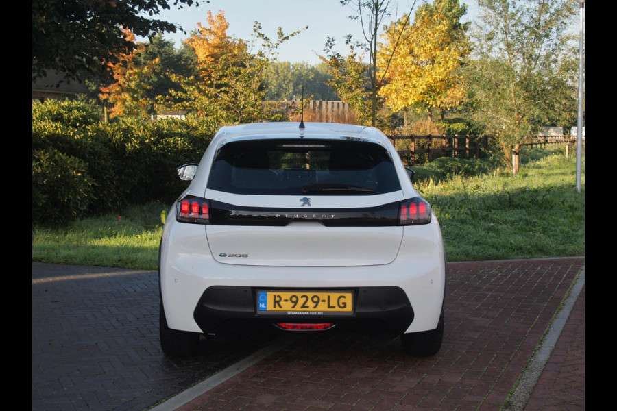 Peugeot e-208 EV Pack 50 kWh | Apple Carplay | Parkeersensoren | Navi | Cruise Control | NL-Auto |