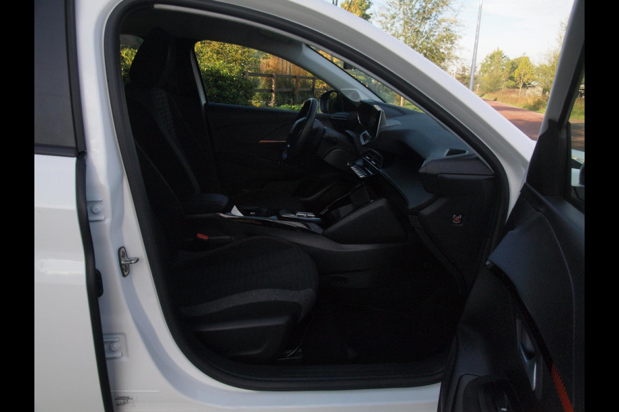 Peugeot e-208 EV Pack 50 kWh | Apple Carplay | Parkeersensoren | Navi | Cruise Control | NL-Auto |