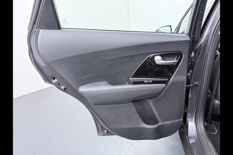 Kia Niro 1.6 GDi Hybrid DynamicLine - Adaptive Cruise Control - Navigatie - Climate Control - Trekhaak - DAB - Fabrieksgarantie tot 01-2028