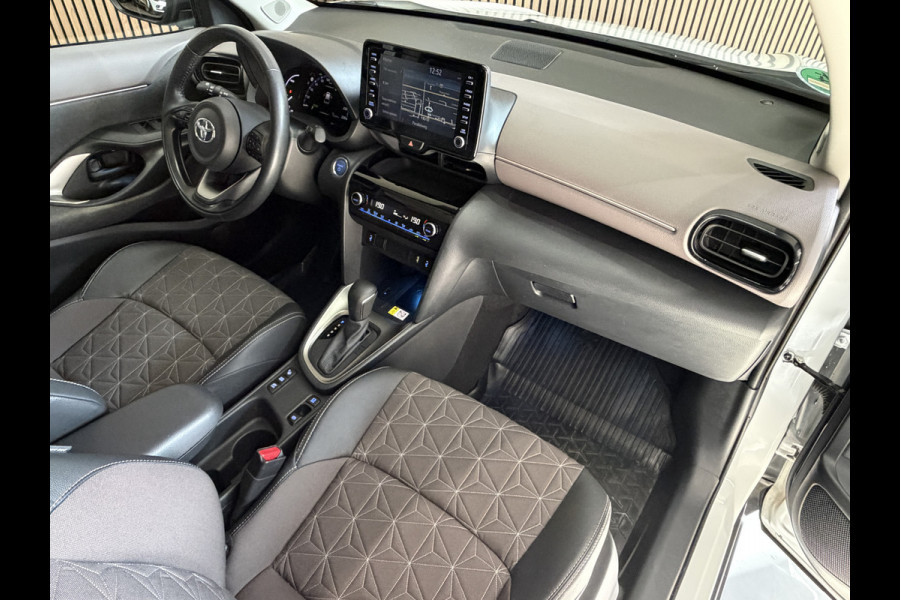 Toyota Yaris Cross 1.5 Hybrid Executive | Navi | ACC | Dodehoek | Stoel & Stuurverwarming | 18" | Carplay 100% Toyota Dealer onderhouden!