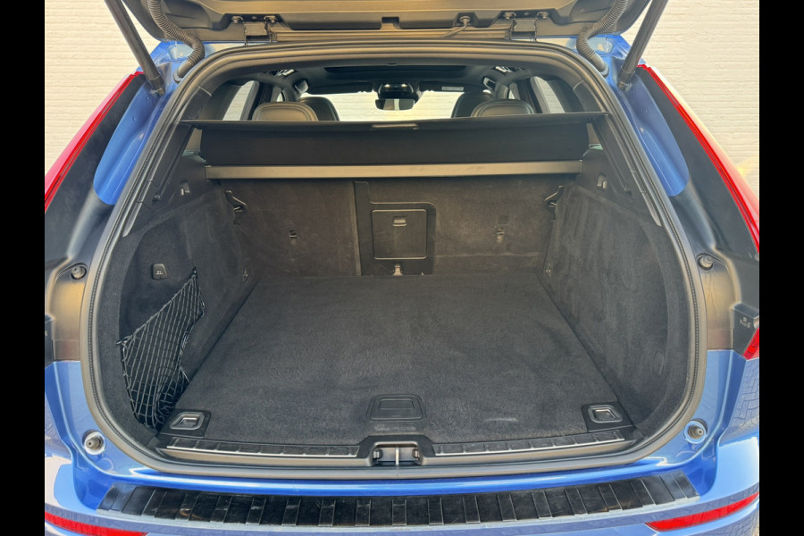 Volvo XC60 2.0 B4 Business R -Line Pro Panodak Volleder Adaptive Cruise Carplay Trekhaak Camera All-Seasonbanden Memory Stoelen