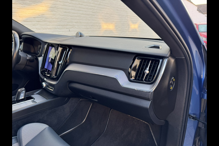 Volvo XC60 2.0 B4 Business R -Line Pro Panodak Volleder Adaptive Cruise Carplay Trekhaak Camera All-Seasonbanden Memory Stoelen