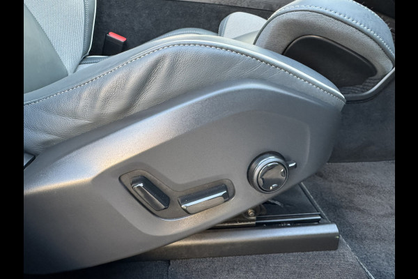 Volvo XC60 2.0 B4 Business R -Line Pro Panodak Volleder Adaptive Cruise Carplay Trekhaak Camera All-Seasonbanden Memory Stoelen