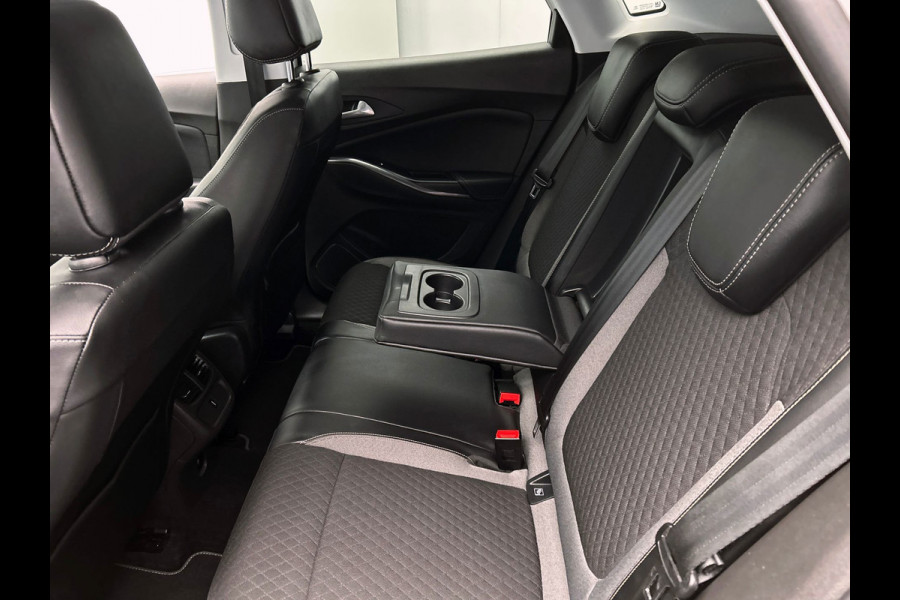 Opel Grandland X 1.2 Turbo Business Executive | Origineel NL | Stoel/Stuur Verwarming | Elek. kofferklep |Camera | Carplay