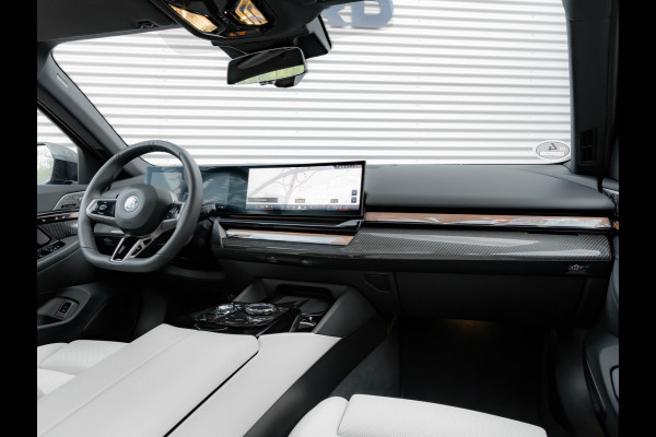 BMW i5 Touring xDrive40 M-Sport Pro - Full-Option - Adaptief M Onderstel Prof