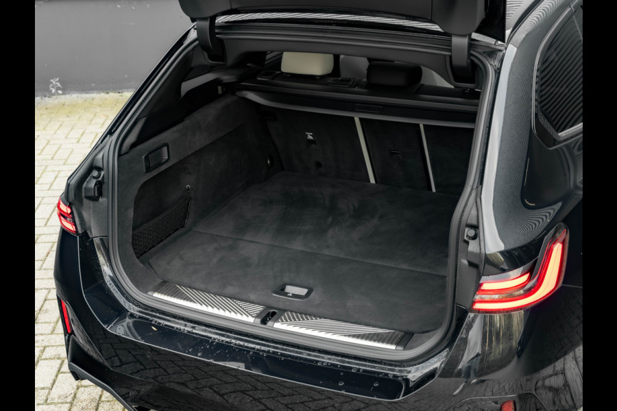 BMW i5 Touring xDrive40 M-Sport Pro - Full-Option - Adaptief M Onderstel Prof