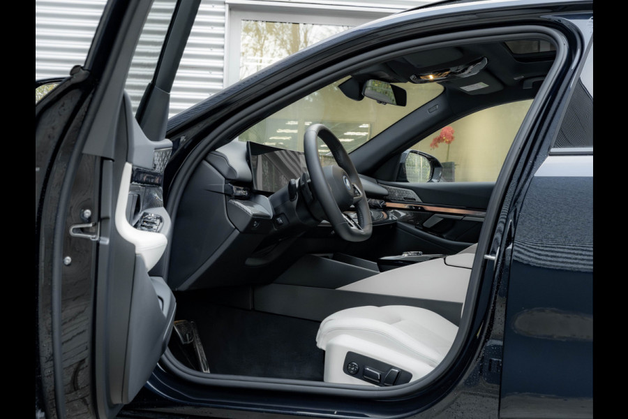 BMW i5 Touring xDrive40 M-Sport Pro - Full-Option - Adaptief M Onderstel Prof