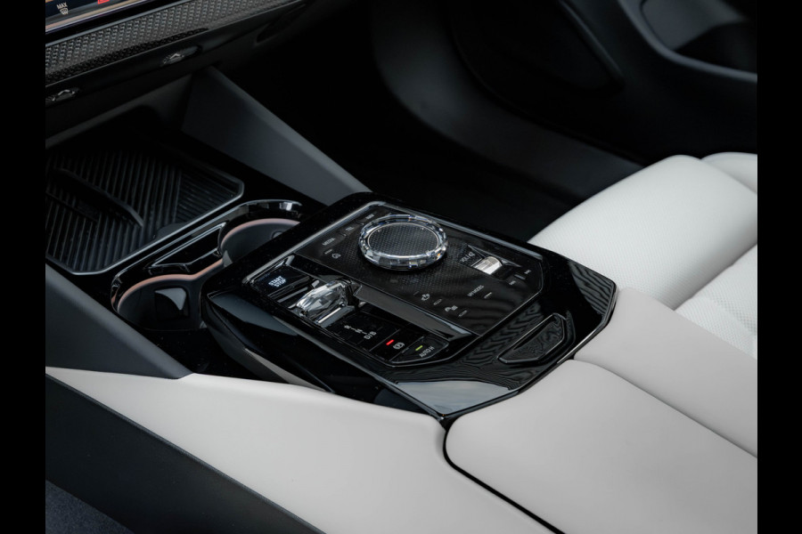 BMW i5 Touring xDrive40 M-Sport Pro - Full-Option - Adaptief M Onderstel Prof