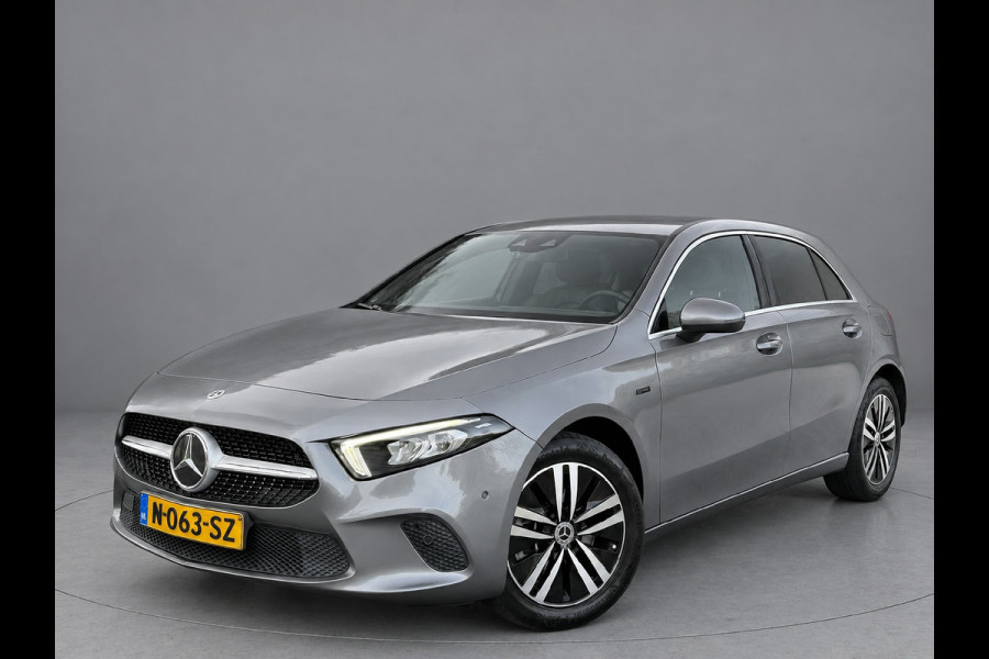 Mercedes-Benz A-Klasse 250 e Business Solution Luxury Limited, lederen sportint. Sfeerverlichting, camera, 1 e eigenaar, NL auto
