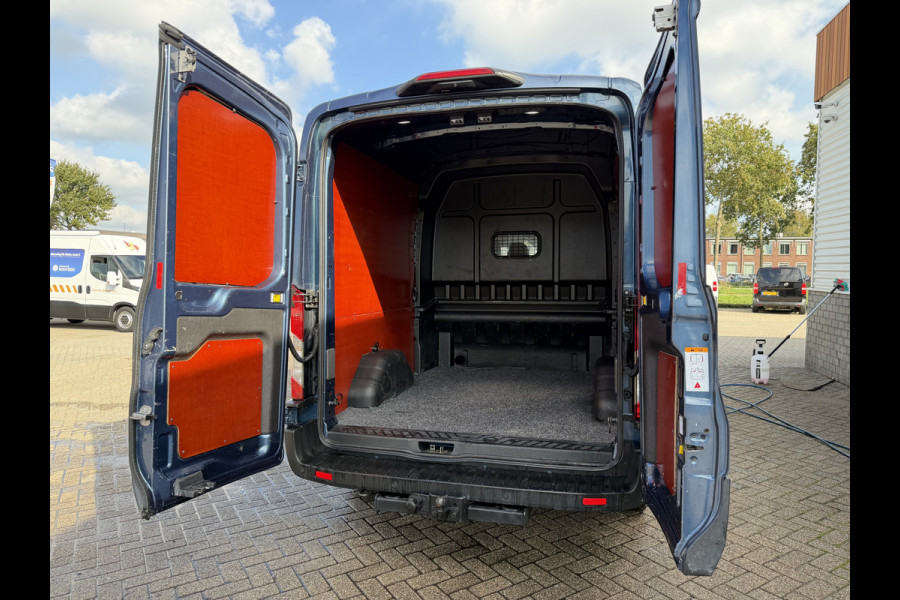 Ford Transit 350 2.0 TDCI 170pk L3H2 DC 5 persoons Trend / vaste prijs rijklaar € 25.950 ex btw / euro 6 / bpm vrij / lease vanaf € 424 / raptor grille / blauw metallic / trekhaak 2500 kg