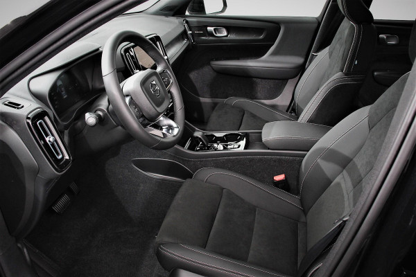Volvo XC40 1.5 T5 Plug-in hybrid Ultimate Dark Electrische Glazen Panorama dak Navigatie Dab Led Adaptieve Cruise Control Camera Parkeer sensoren Lichtmetalen velgen