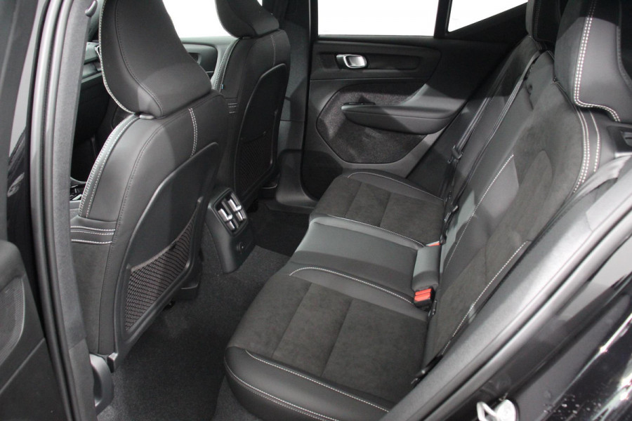 Volvo XC40 1.5 T5 Plug-in hybrid Ultimate Dark Electrische Glazen Panorama dak Navigatie Dab Led Adaptieve Cruise Control Camera Parkeer sensoren Lichtmetalen velgen