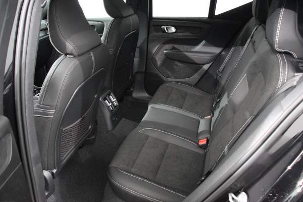 Volvo XC40 1.5 T5 Plug-in hybrid Ultimate Dark Electrische Glazen Panorama dak Navigatie Dab Led Adaptieve Cruise Control Camera Parkeer sensoren Lichtmetalen velgen
