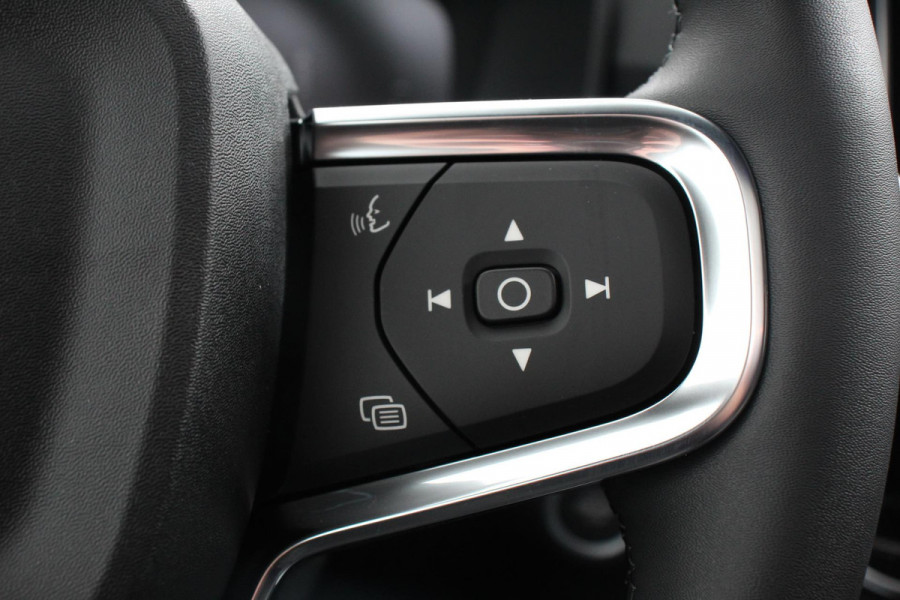 Volvo XC40 1.5 T5 Plug-in hybrid Ultimate Dark Electrische Glazen Panorama dak Navigatie Dab Led Adaptieve Cruise Control Camera Parkeer sensoren Lichtmetalen velgen