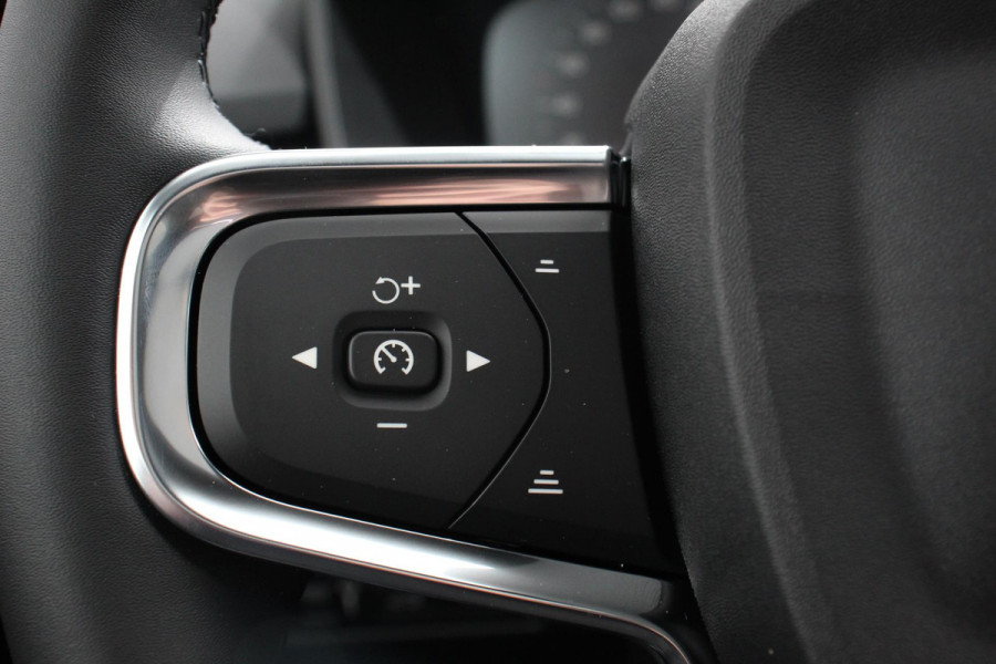 Volvo XC40 1.5 T5 Plug-in hybrid Ultimate Dark Electrische Glazen Panorama dak Navigatie Dab Led Adaptieve Cruise Control Camera Parkeer sensoren Lichtmetalen velgen