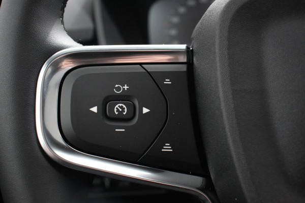 Volvo XC40 1.5 T5 Plug-in hybrid Ultimate Dark Electrische Glazen Panorama dak Navigatie Dab Led Adaptieve Cruise Control Camera Parkeer sensoren Lichtmetalen velgen