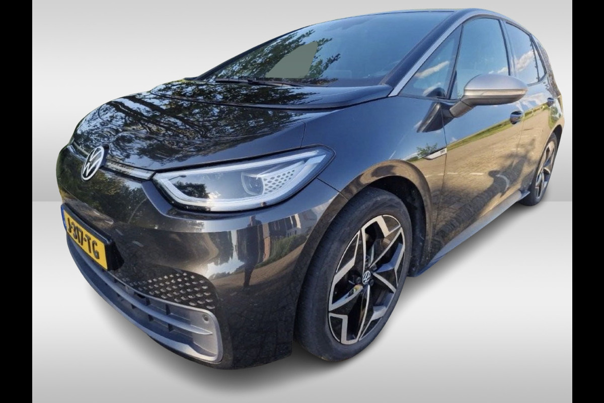 Volkswagen ID.3 First Plus 58 kWh / Trekhaak / Camera / Keyless / Matrix LED / Interieurvoorverwarming / 19'' / DAB / Navigatie / Stoel+Stuurverwarming / ACC
