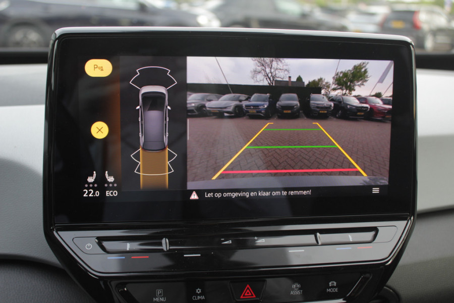 Volkswagen ID.3 First Plus 58 kWh / Trekhaak / Camera / Keyless / Matrix LED / Interieurvoorverwarming / 19'' / DAB / Navigatie / Stoel+Stuurverwarming / ACC