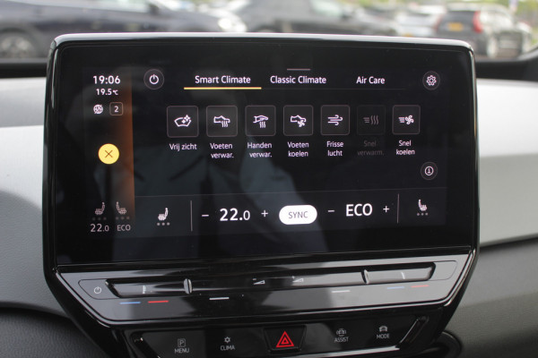 Volkswagen ID.3 First Plus 58 kWh / Trekhaak / Camera / Keyless / Matrix LED / Interieurvoorverwarming / 19'' / DAB / Navigatie / Stoel+Stuurverwarming / ACC