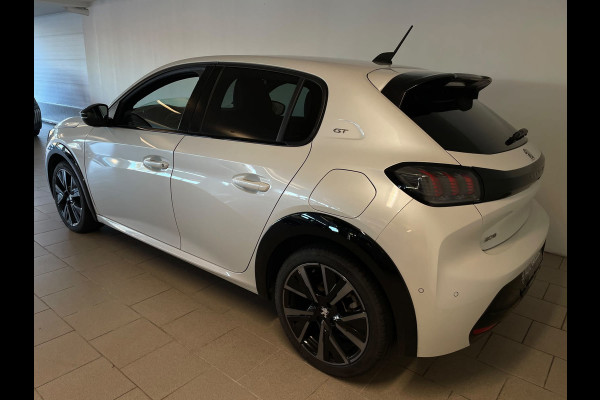 Peugeot 208 1.2 PureTech GT Pack 130PK AUTOMAAT PARELMOER WIT ALCANTARA AIRCO CLIMA NAVI CRUISE STOELVERW APPLE CARPLAY NIEUWSTAAT