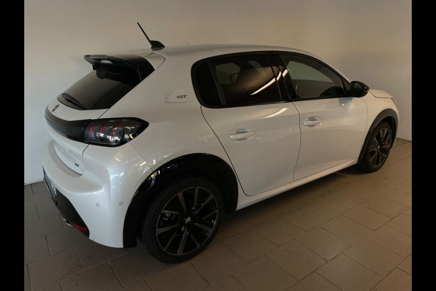 Peugeot 208 1.2 PureTech GT Pack 130PK AUTOMAAT PARELMOER WIT ALCANTARA AIRCO CLIMA NAVI CRUISE STOELVERW APPLE CARPLAY NIEUWSTAAT