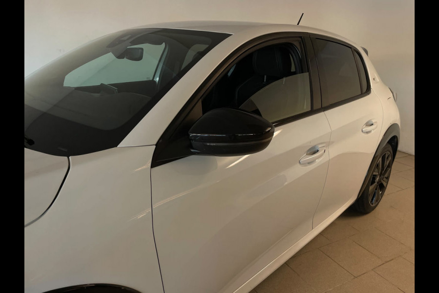 Peugeot 208 1.2 PureTech GT Pack 130PK AUTOMAAT PARELMOER WIT ALCANTARA AIRCO CLIMA NAVI CRUISE STOELVERW APPLE CARPLAY NIEUWSTAAT