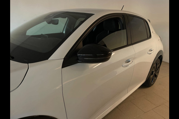 Peugeot 208 1.2 PureTech GT Pack 130PK AUTOMAAT PARELMOER WIT ALCANTARA AIRCO CLIMA NAVI CRUISE STOELVERW APPLE CARPLAY NIEUWSTAAT