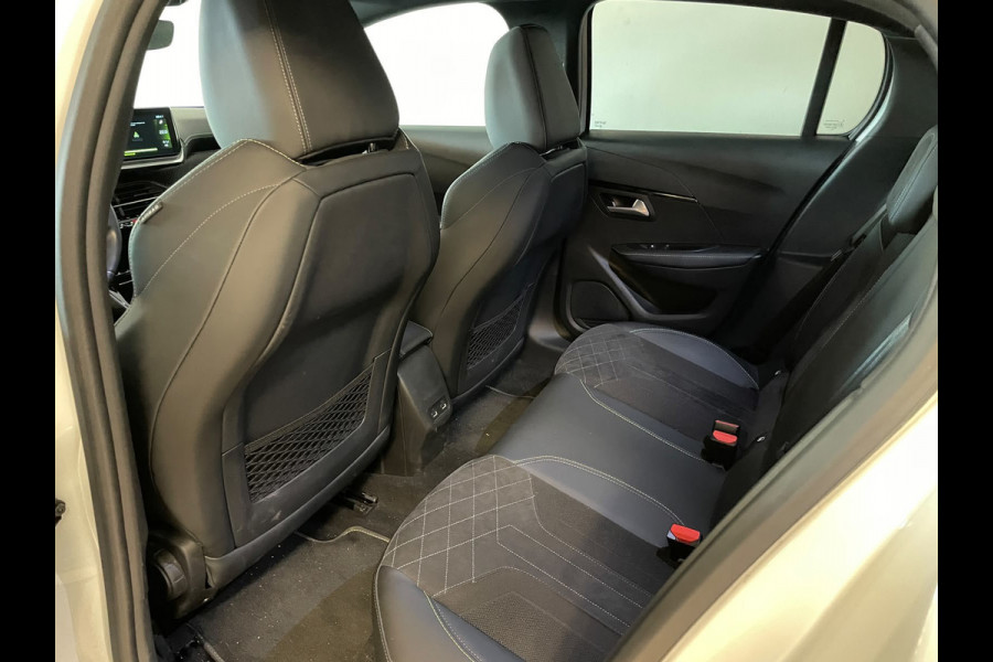 Peugeot 208 1.2 PureTech GT Pack 130PK AUTOMAAT PARELMOER WIT ALCANTARA AIRCO CLIMA NAVI CRUISE STOELVERW APPLE CARPLAY NIEUWSTAAT