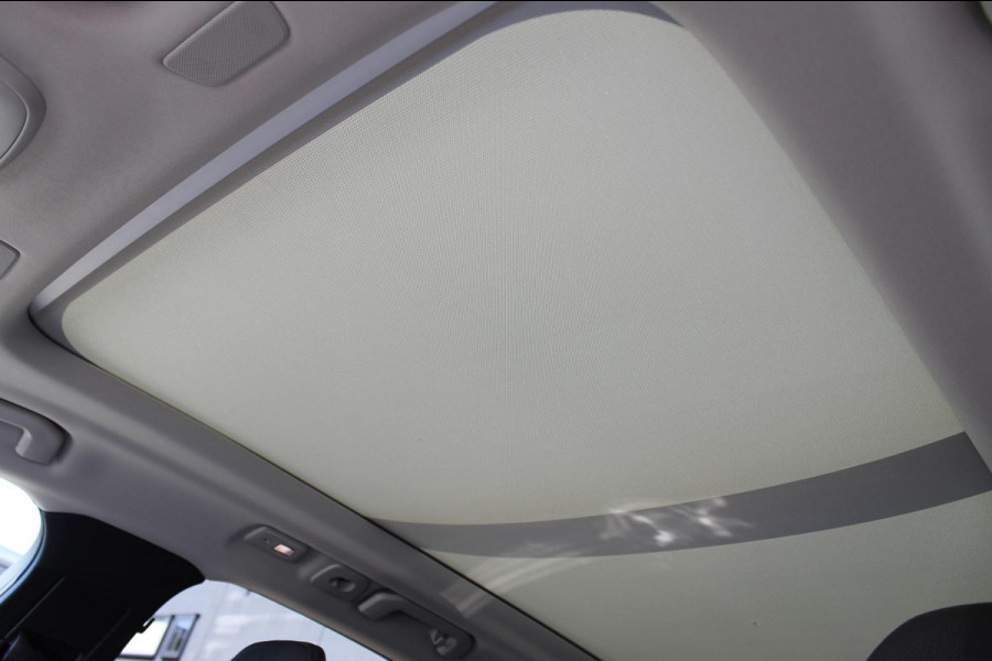 Volvo XC60 T6 Plug-in hybrid AWD Plus Dark Long range / Adaptieve cruise control / Panoramadak / Apple carplay / Parkeersensoren met 360 camera / Elektrische achterklep / Elektrische stoelen met geheugen / Stoel en stuurwielverwarming