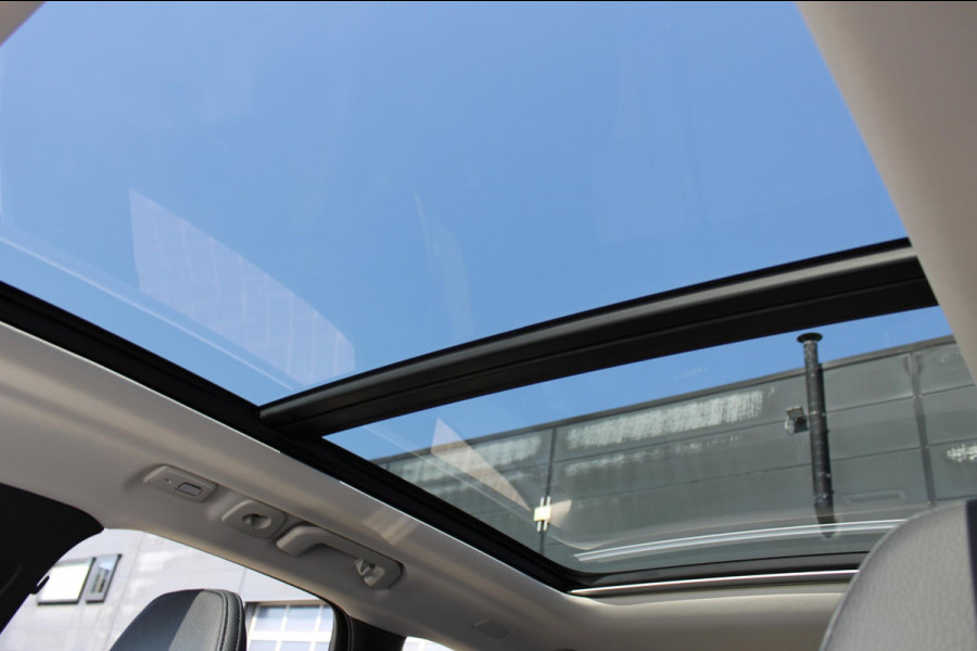 Volvo XC60 T6 Plug-in hybrid AWD Plus Dark Long range / Adaptieve cruise control / Panoramadak / Apple carplay / Parkeersensoren met 360 camera / Elektrische achterklep / Elektrische stoelen met geheugen / Stoel en stuurwielverwarming