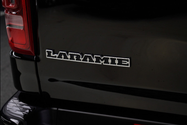 Dodge Ram 1500 5.7 V8 4x4 Crew Cab Laramie Panodak Harman K. Leer Navi Alpine Stoelventilatie Camera Stoelverwarming voor en achter LPG onderbouw LED Elektr. verstelb. pedalen Trekhaak Elektr. in en uitklapbare sidesteps Luchtvering BTW autto