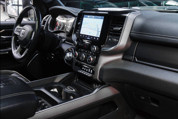 Dodge Ram 1500 5.7 V8 4x4 Crew Cab Laramie Panodak Harman K. Leer Navi Alpine Stoelventilatie Camera Stoelverwarming voor en achter LPG onderbouw LED Elektr. verstelb. pedalen Trekhaak Elektr. in en uitklapbare sidesteps Luchtvering BTW autto