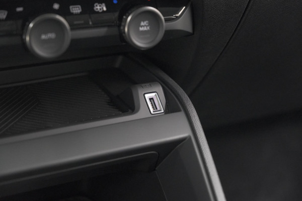 Citroën C4 Hybrid 136 e-DCS6 Plus | Camera | Apple Carplay | Navigatie | Parkeersensoren