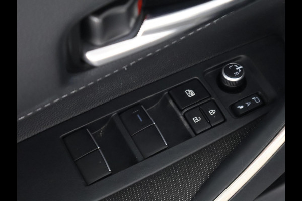 Toyota Corolla Touring Sports Hybrid 140 Business Luxury | Stoelverwarming | Apple Carplay & AndoidAUTO | Camera | Privacy Glass |