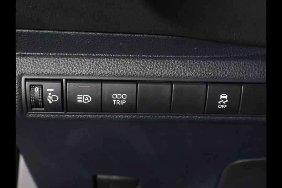 Toyota Corolla Touring Sports Hybrid 140 Business Luxury | Stoelverwarming | Apple Carplay & AndoidAUTO | Camera | Privacy Glass |