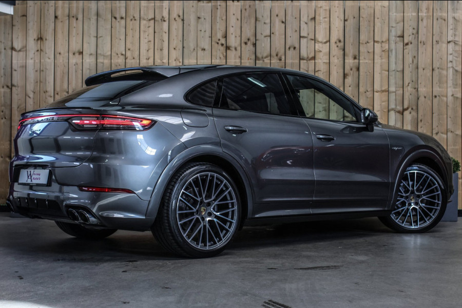 Porsche Cayenne Coupé 3.0 E-Hybrid *Pano*Sport Design*Sportuitlaat*Soft-Close*Sportstoelen*