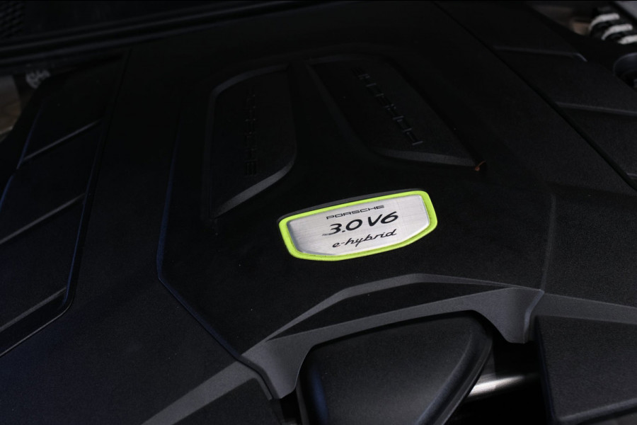 Porsche Cayenne Coupé 3.0 E-Hybrid *Pano*Sport Design*Sportuitlaat*Soft-Close*Sportstoelen*