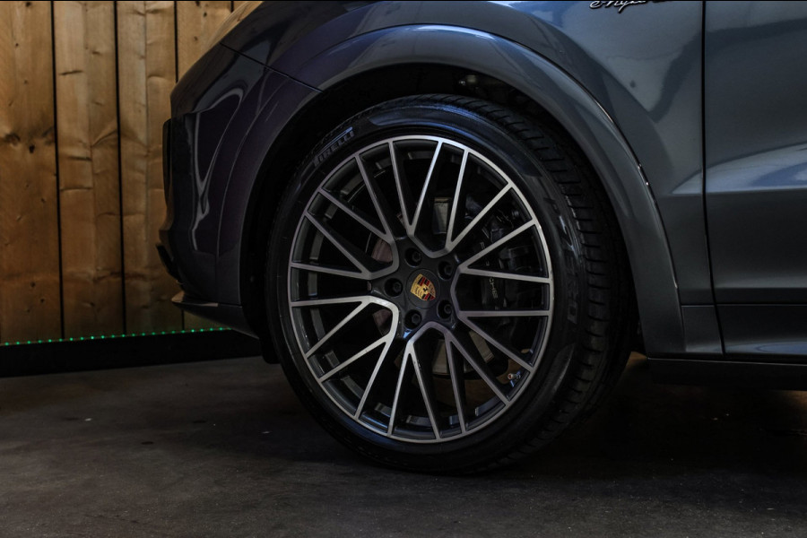 Porsche Cayenne Coupé 3.0 E-Hybrid *Pano*Sport Design*Sportuitlaat*Soft-Close*Sportstoelen*
