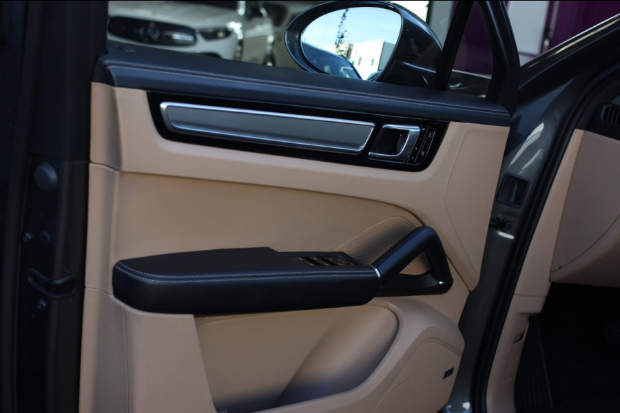 Porsche Cayenne Coupé 3.0 E-Hybrid *Pano*Sport Design*Sportuitlaat*Soft-Close*Sportstoelen*