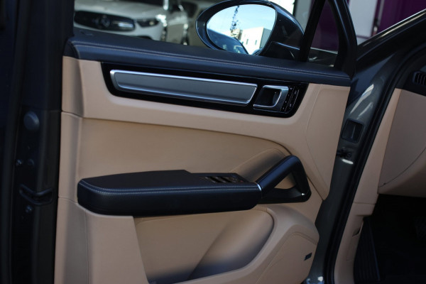 Porsche Cayenne Coupé 3.0 E-Hybrid *Pano*Sport Design*Sportuitlaat*Soft-Close*Sportstoelen*