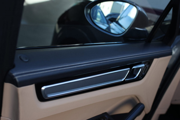 Porsche Cayenne Coupé 3.0 E-Hybrid *Pano*Sport Design*Sportuitlaat*Soft-Close*Sportstoelen*