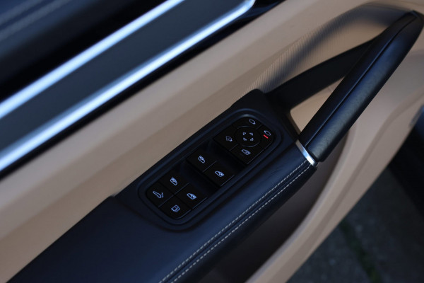 Porsche Cayenne Coupé 3.0 E-Hybrid *Pano*Sport Design*Sportuitlaat*Soft-Close*Sportstoelen*