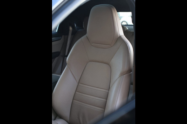 Porsche Cayenne Coupé 3.0 E-Hybrid *Pano*Sport Design*Sportuitlaat*Soft-Close*Sportstoelen*