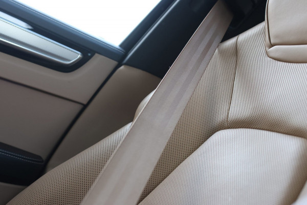 Porsche Cayenne Coupé 3.0 E-Hybrid *Pano*Sport Design*Sportuitlaat*Soft-Close*Sportstoelen*