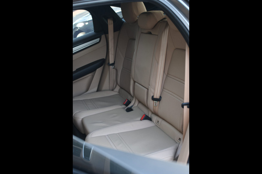Porsche Cayenne Coupé 3.0 E-Hybrid *Pano*Sport Design*Sportuitlaat*Soft-Close*Sportstoelen*