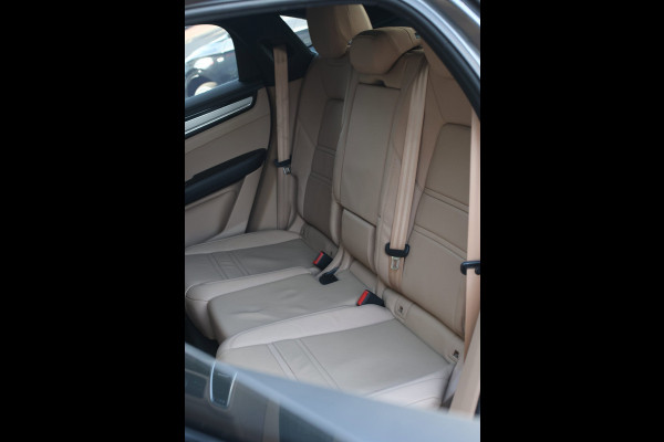 Porsche Cayenne Coupé 3.0 E-Hybrid *Pano*Sport Design*Sportuitlaat*Soft-Close*Sportstoelen*