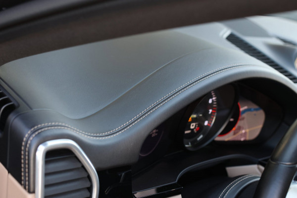 Porsche Cayenne Coupé 3.0 E-Hybrid *Pano*Sport Design*Sportuitlaat*Soft-Close*Sportstoelen*